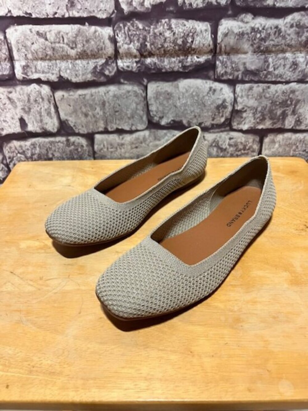 Lucky Brand Beige W/ Silver Metallic Flats Size 8